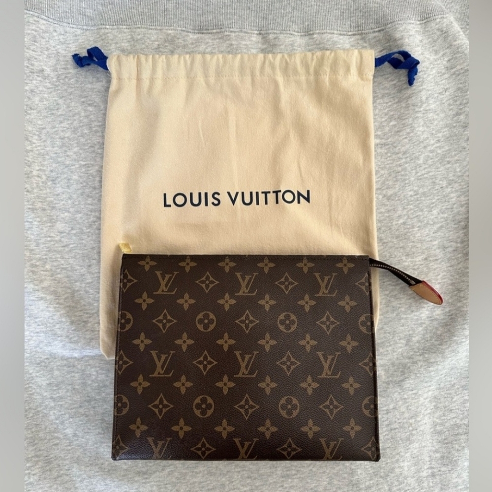 Louis Vuitton Toiletry Pouch GM - Picture 2 of 15